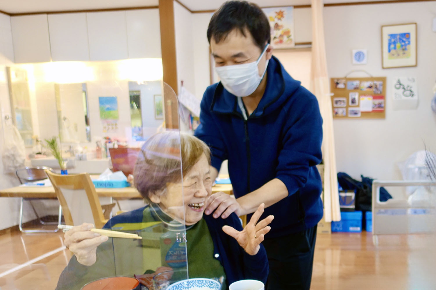デイサービスまんなかで利用者さまに寄り添う職員
